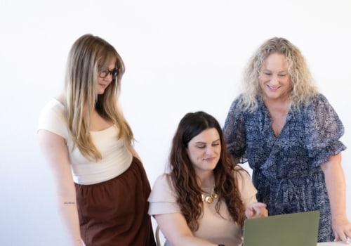 How a Virtual Assistant Collaborates With Specialized Experts